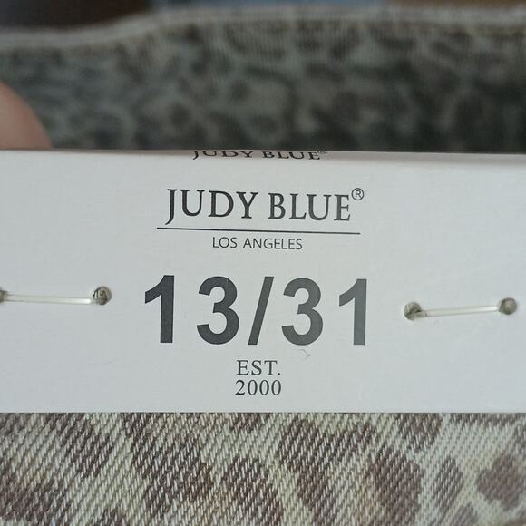 NEW! Judy Blue Women 13/31 Light Wash  Animal Print Accent Slim Fit Denim Jeans - Picture 7 of 10